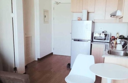 Diliman Apartamento | Urban Retro Haven - Groovy Staycation Holiday Destination in Quezon City