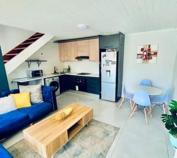 Milnerton Apartamento | Urban Sleek City Haven Dual