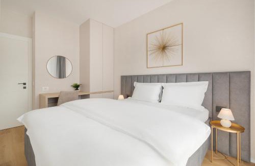 Oradea Apartamento | Urban Suite- Luxe 2BR with Balcony and Parking