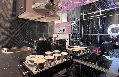 Mariahilf Hotel | Urban Suite With Jaccuzzi on Shopping Street