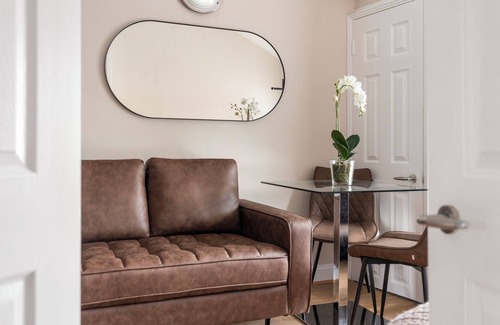 Cripplegate Apartamento | Urban Vibes, Modern 2BR Flat in Prime London Spot