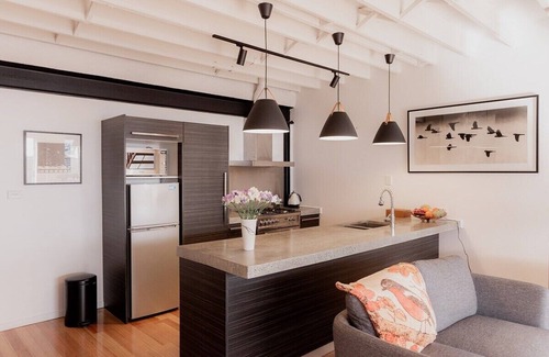 West Hobart Apartamento | Urban Warehouse Retreat in West Hobart