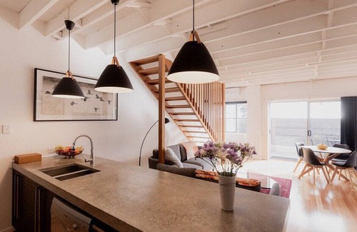 West Hobart Apartamento | Urban Warehouse Retreat in West Hobart