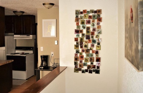 Grand Forks Apartamento | Urbana: charming, well-lit 2-bed, 1.5 bath apartment in central Grand Forks.