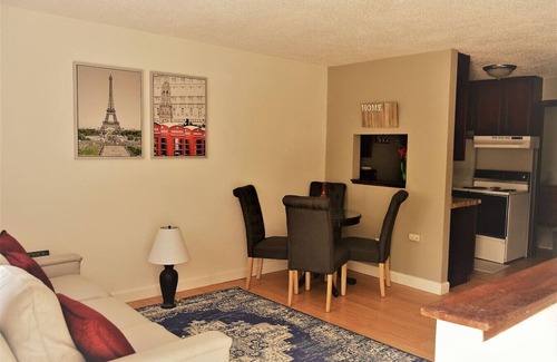 Grand Forks Apartamento | Urbana: charming, well-lit 2-bed, 1.5 bath apartment in central Grand Forks.