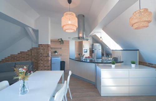 Koenigs Wusterhausen Apartamento | Urbanes Dachrefugium mit Balkon