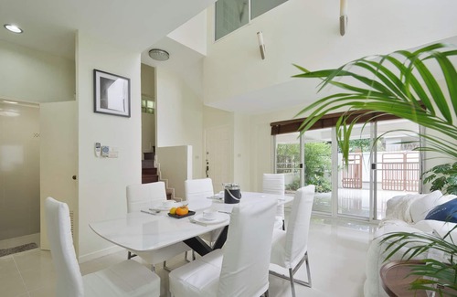 Thonglor Casa | UrbanLoft Sukhumvit 5BR Bangkok 5 min. BKK Hospital VVBKK88
