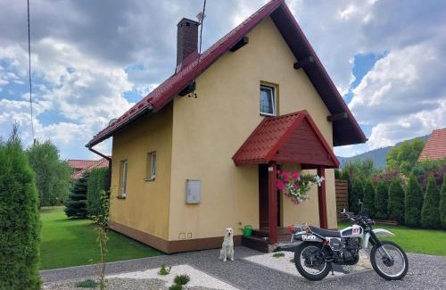 Lipowa Casa | Uroczy Domek z Kominkiem