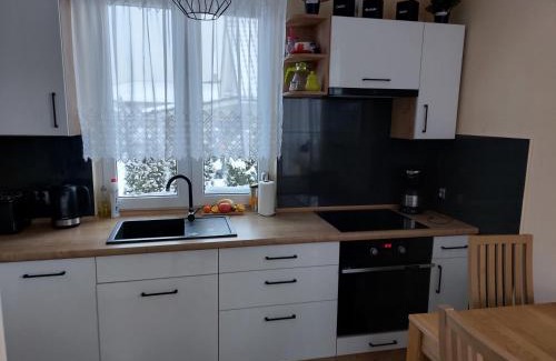 Lipowa Casa | Uroczy Domek z Kominkiem