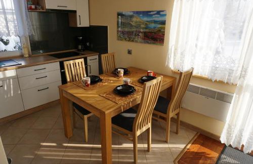 Lipowa Casa | Uroczy Domek z Kominkiem