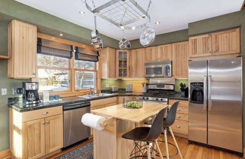 Elliot Park Casa | US Bank | Downtown Mpls | Convention Center