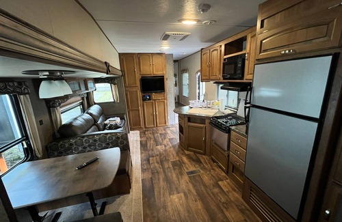 Plaue Casa | US caravan Springdale with bunk bed (max. 4 pers.)