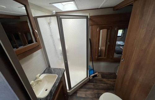 Plaue Casa | US caravan Springdale with bunk bed (max. 4 pers.)
