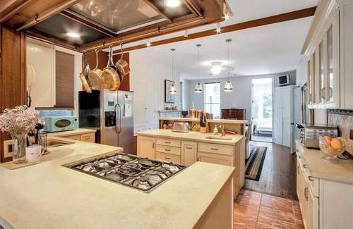 Nyack Casa | "The Stable" A Charming 3-bedroom house in Nyack with a Tennis Court