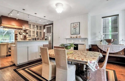 Nyack Casa | "The Stable" A Charming 3-bedroom house in Nyack with a Tennis Court
