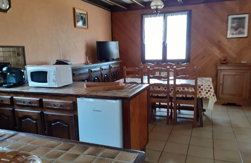 Usson Casa | Usson, pueblo tranquilo y silencioso, en alquiler casa confortable, excelente vista.