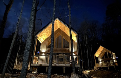 Gatlinburg - Pigeon Forge Cabaña | Deals + Night Views of Pigeon Forge + Modern Cottage!
