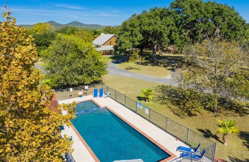 Utopia Cabina | Utopia River Retreat is a secluded paradise nestled along the Sabinal River in the Texas Hill Country.