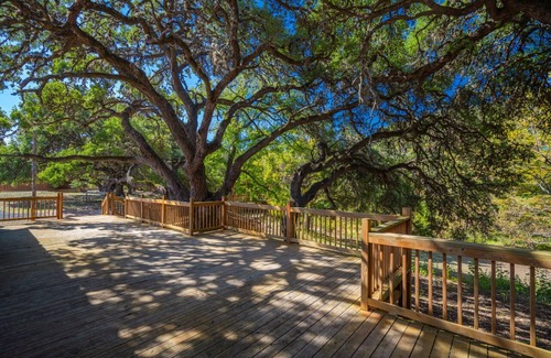 Utopia Cabina | Utopia River Retreat is a secluded paradise nestled along the Sabinal River in the Texas Hill Country.