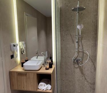 Borsh Hotel | Uzeiri Guest Hotel