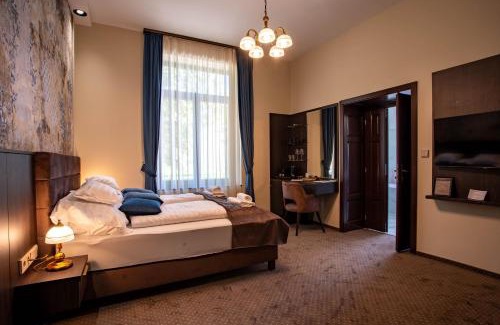 Balatonalmadi Casa | Vöröskő Villa- ALELNÖKI szauna és jakuzzi használattal