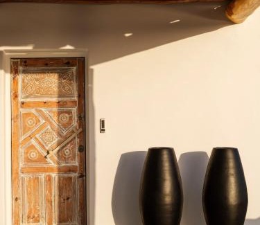 Ornos Casa | V&V Guest House - Luxury Suites