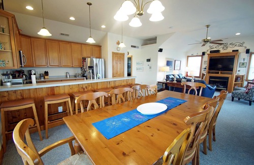 Ocean Hill Casa | V1252- A Real Beauty! 6 Bedrooms (3 masters), Hot Tub, 2 Com Pools, Foosball!