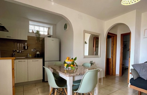 Baunei Casa | Pequeña casa rodeada de vegetación
