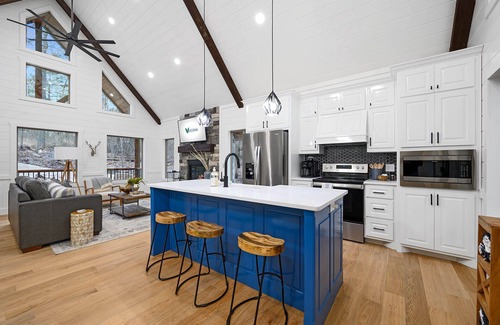 Broken Bow Cabina | Vacana Top Ranked Couples Cabin, Hot Tub, Fire Pit, Pet Friendly
