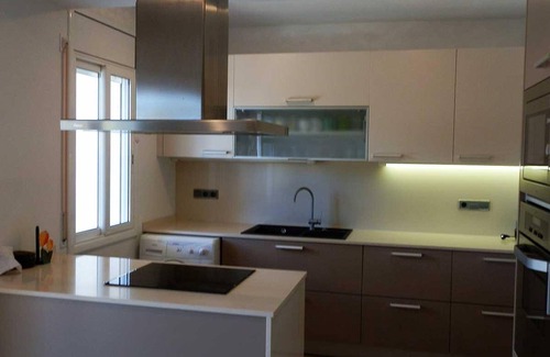 Costa Dorada Casa | Casa cerca del mar con piscina privada, aire opcional, wifi, admite mascotas y cerca de playa para perros