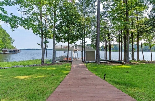 Littleton Casa | Vacate Reality-Spacious, Waterfront, Pet-Friendly