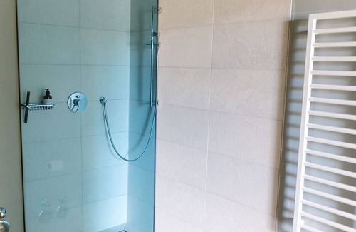 Poertschach am Woerthersee Apartamento | Apartamento de 57m2 en villa Wörthersee con acceso privado a la playa
