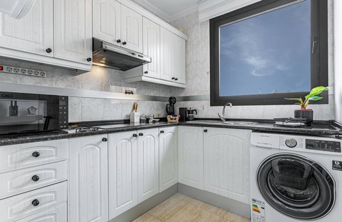 Caleta de Fuste Apartamento | Apartamento de vacaciones 'Mar Y Sol' con terraza privada y Wi-Fi