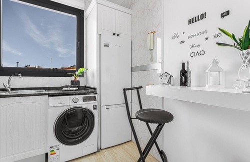 Caleta de Fuste Apartamento | Apartamento de vacaciones 'Mar Y Sol' con terraza privada y Wi-Fi