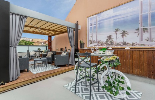 Caleta de Fuste Apartamento | Apartamento de vacaciones 'Mar Y Sol' con terraza privada y Wi-Fi