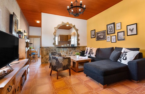 Puerto del Rosario Apartamento | Apartamento de vacaciones 'Rural Zona Céntrica Isla' con vistas a la montaña, terraza y Wi-Fi