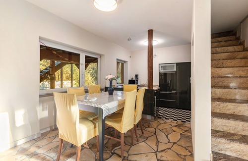 Friedrichsdorf Apartamento | Apartamento de vacaciones 'The Green Park Nest Frankfurt' con terrazas, WiFi y aire acondicionado