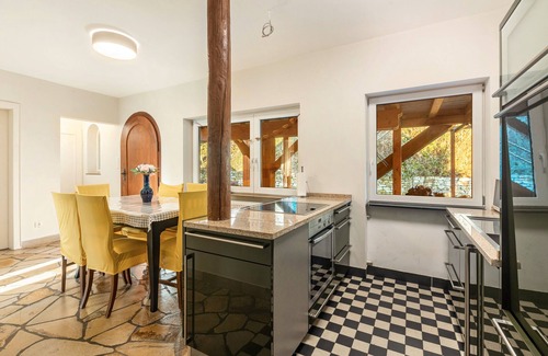 Friedrichsdorf Apartamento | Apartamento de vacaciones 'The Green Park Nest Frankfurt' con terrazas, WiFi y aire acondicionado