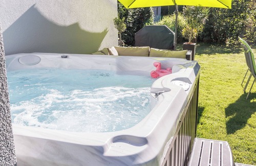Kempten Apartamento | Vacation apartment for 6 people in the Allgäu, garden, jacuzzi, pets welcome