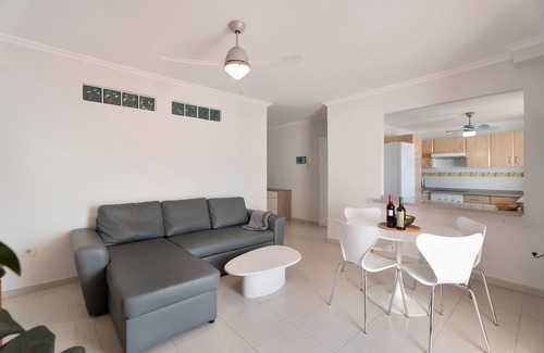 Alcala Apartamento | Apartamento de vacaciones 'Ático Bellavista Alcalá' con terraza privada y Wi-Fi