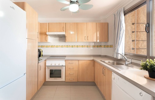 Alcala Apartamento | Apartamento de vacaciones 'Ático Bellavista Alcalá' con terraza privada y Wi-Fi
