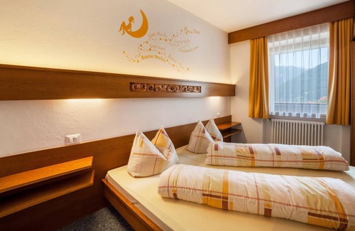 Burgusio Apartamento | Pet-friendly Vacation Apartment Sonnenhof SONNSCHEIN with Mountain View, Wi-Fi, Terrace& BBQ