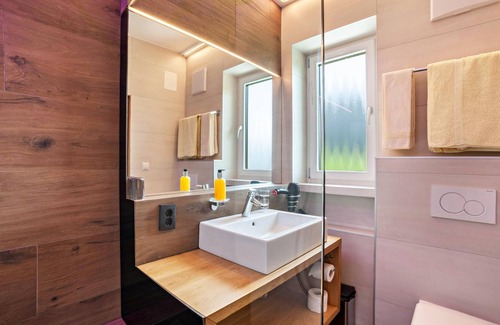 Burgusio Apartamento | Pet-friendly Vacation Apartment Sonnenhof SONNSCHEIN with Mountain View, Wi-Fi, Terrace& BBQ