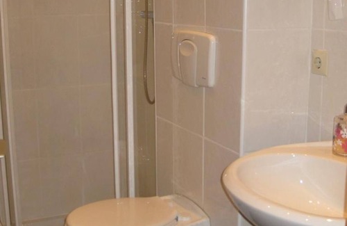 Bedesbach Apartamento | Apartamento "Am Karl's well" - apartamento / apartamento, ducha u. Baño, aseo, 2 habitaciones.