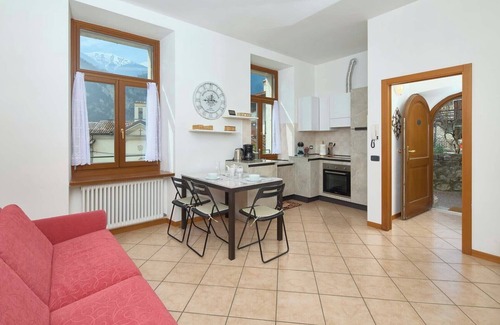 Canale di Tenno Apartamento | Apartamento de vacaciones "Ania Vista Castello" con vistas a la montaña y terraza