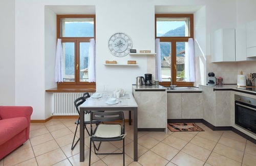 Canale di Tenno Apartamento | Apartamento de vacaciones "Ania Vista Castello" con vistas a la montaña y terraza