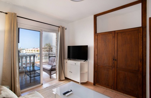 Playa de Arinaga Apartamento | Apartamento de vacaciones 'Apartamento Fani N2' con terraza privada, Wi-Fi y aire acondicionado