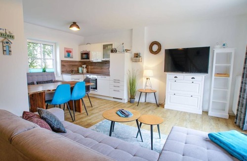 Tossens Apartamento | Vacation apartment 10 "Gut Tossens" - Apartment 10, shower, WC, 2 bedrooms