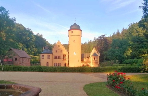 Mespelbrunn Apartamento | Vacation apartment by the water (castle) in the Spessart