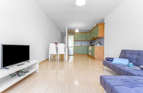 Puerto Lajas Apartamento | Apartamento de vacaciones 'Somar' con vistas a la montaña, terraza privada y Wi-Fi